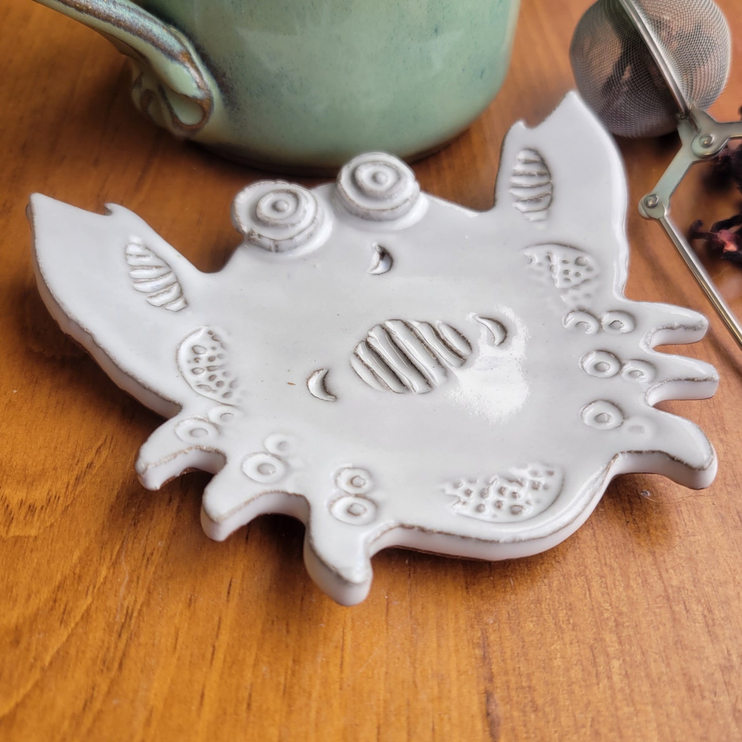Gary the Crab Petite Spoon Rest in White