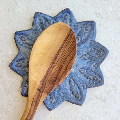 Flower Shaped Spoon Rest for Kitchen Counter in Farmhouse Blue