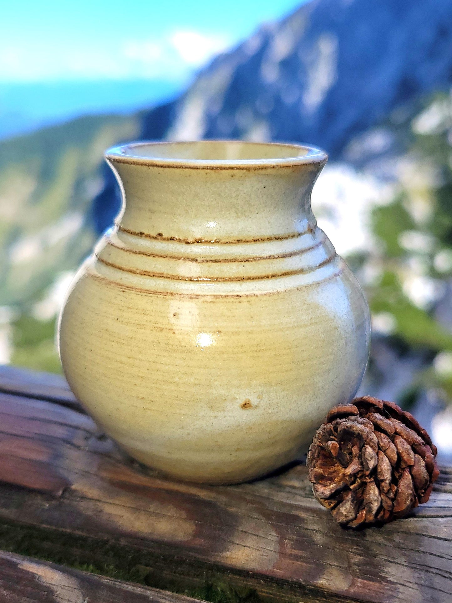 Little Ceramic Vase for New Moms - Mommy Pot with Poem Cream