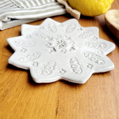 Flower Shaped Spoon Rest for Kitchen Counter in Sweet Rustic Style - Full Sized Farmhouse White