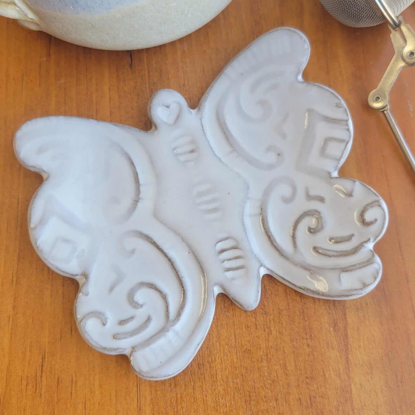 Mari the Butterfly Spoon Rest in White