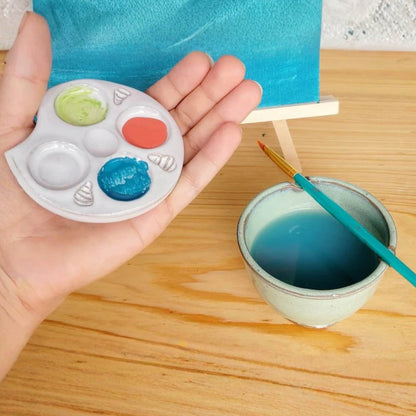 Handmade ceramic watercolor palette and rinse bowl set in green and white, compact size for artists and travel painting.