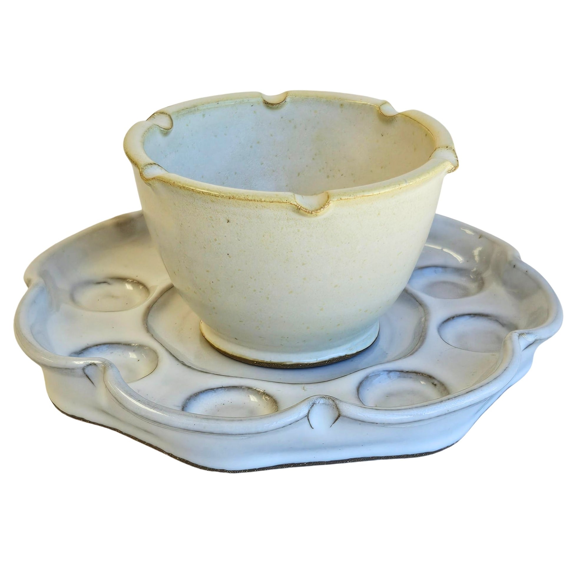 Handcrafted ceramic paint palette and rinse bowl set —featuring a petal-shaped palette with eight wells, a spacious mixing area, and a coordinating rinse bowl with brush rests for seamless painting.