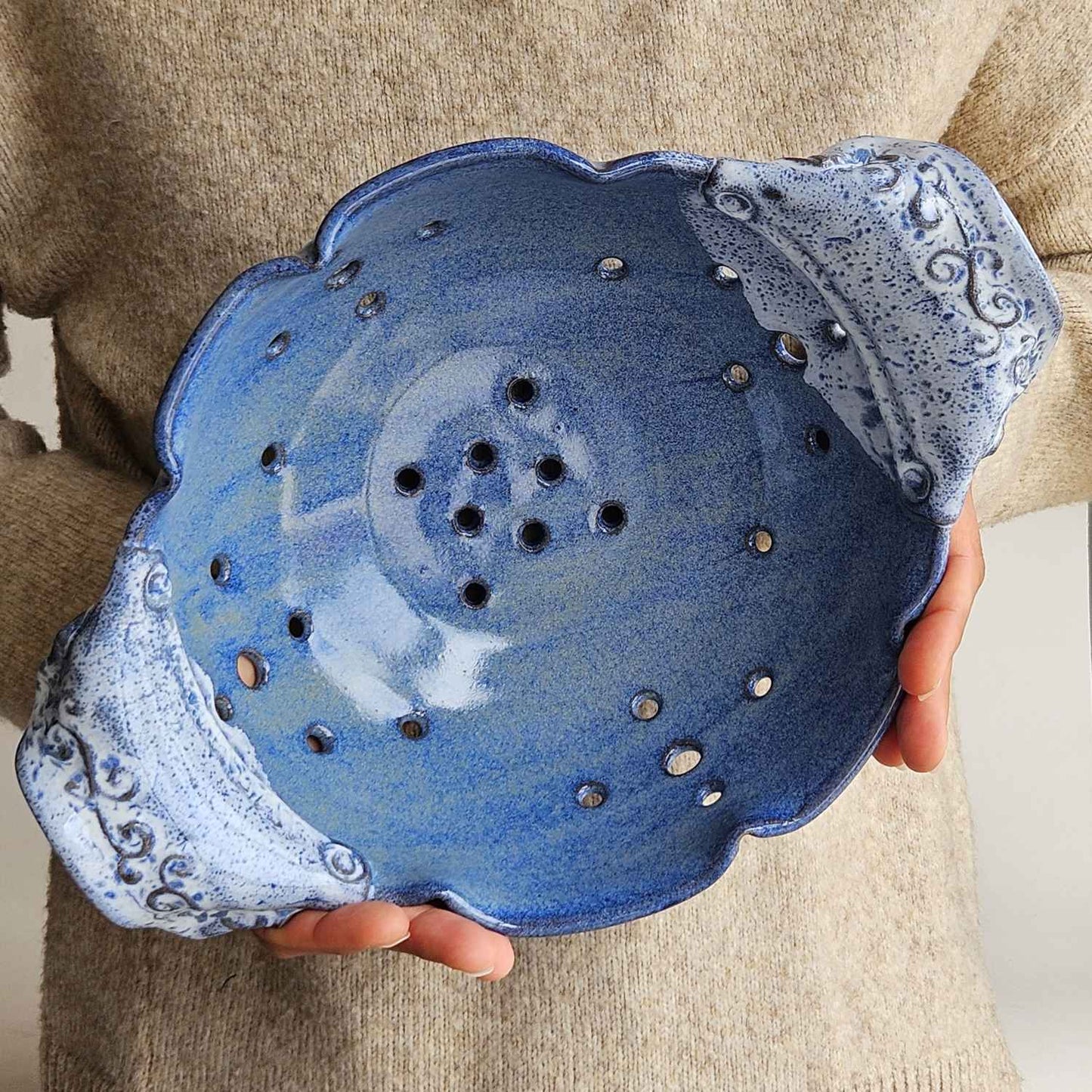 Scalloped Colander Bowl with Handles – Fruit and Berry Strainer in Blue Speckle