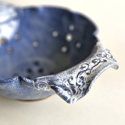 Scalloped Colander Bowl with Handles – Fruit and Berry Strainer in Blue Speckle