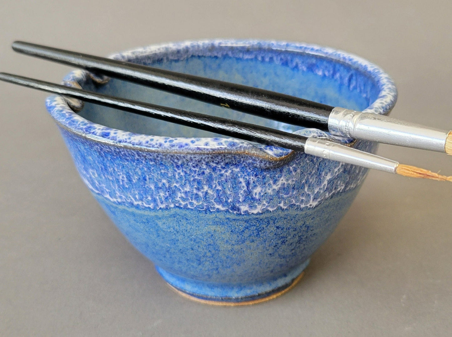 Paint Watercolor Rinse Bowl with Brush Rest Paintbrush Stand for Painters Artist Studio Craft Room Cup Blue White Speckled