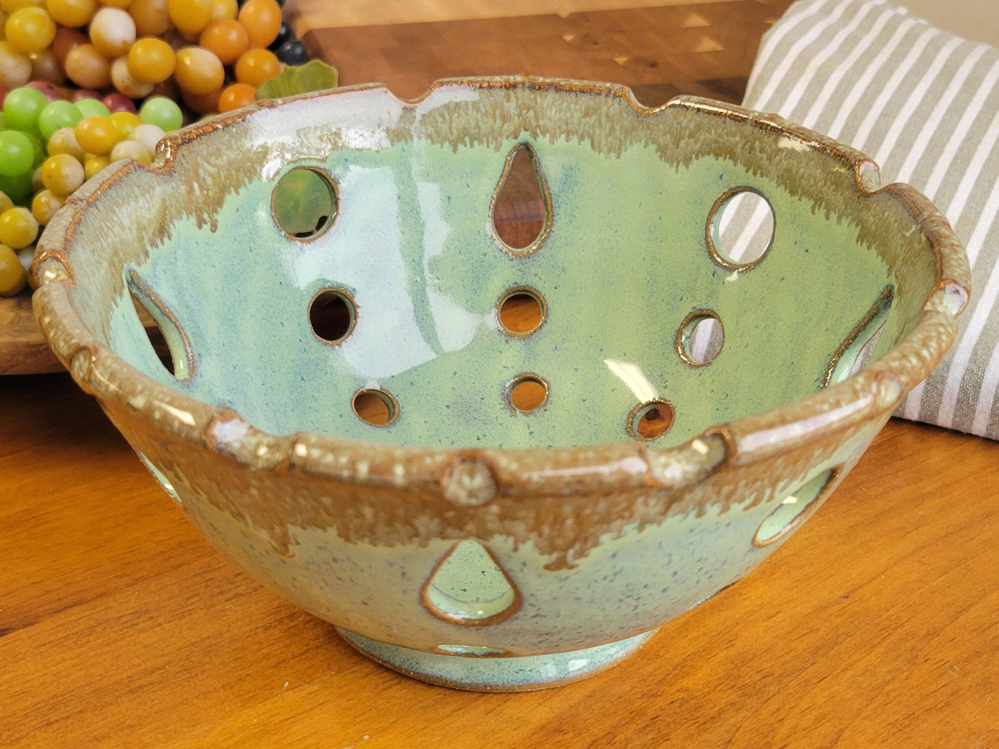 Berry Colander Rinse Bowl in Green Bronze