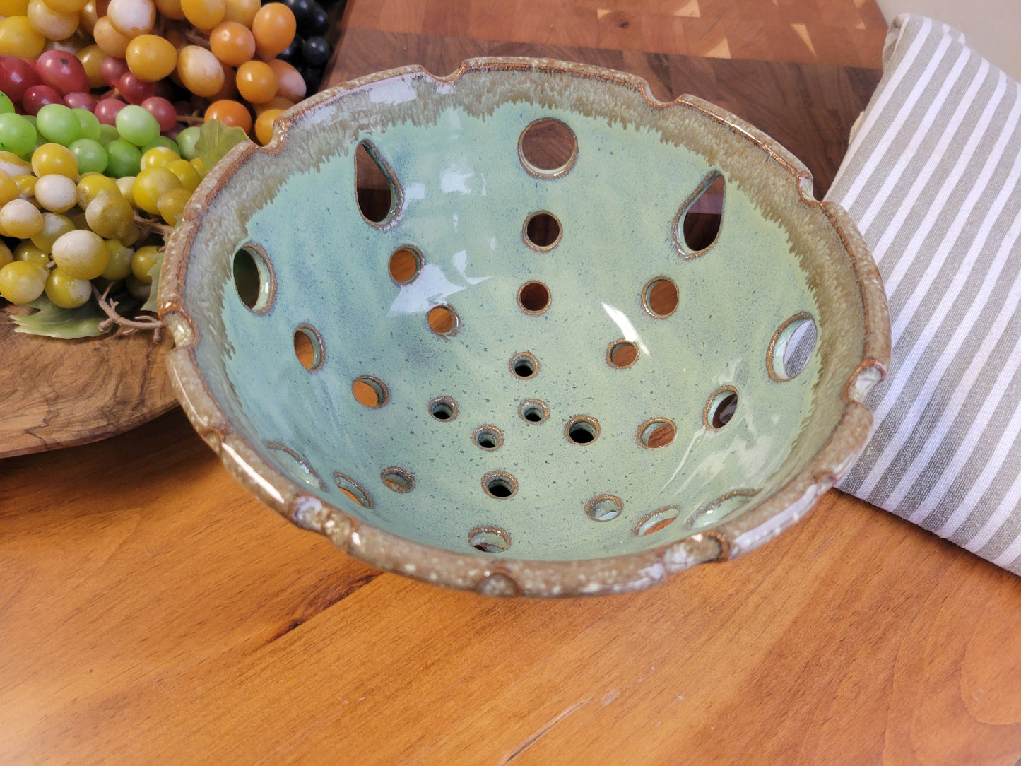 Berry Colander Rinse Bowl in Green Bronze